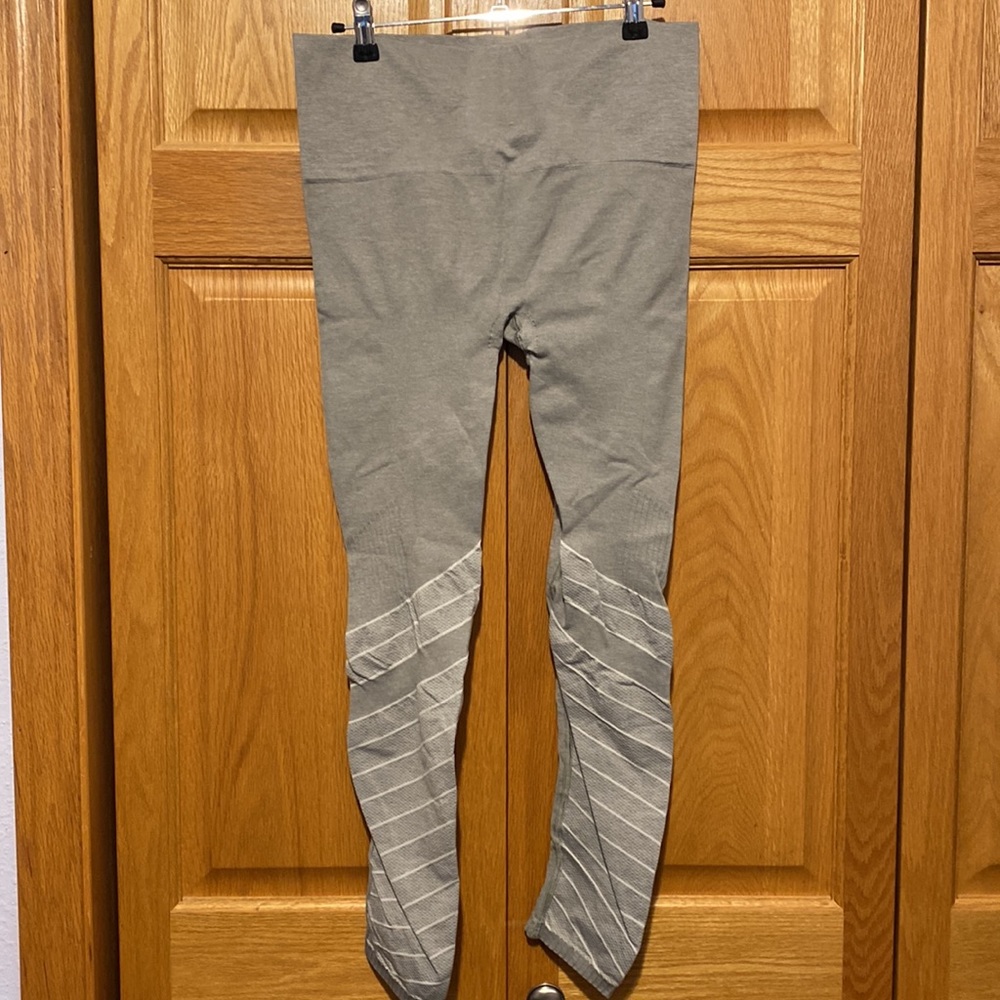 BLANQI Maternity full length compression leggings size medium. Like New - Picture 4 of 8